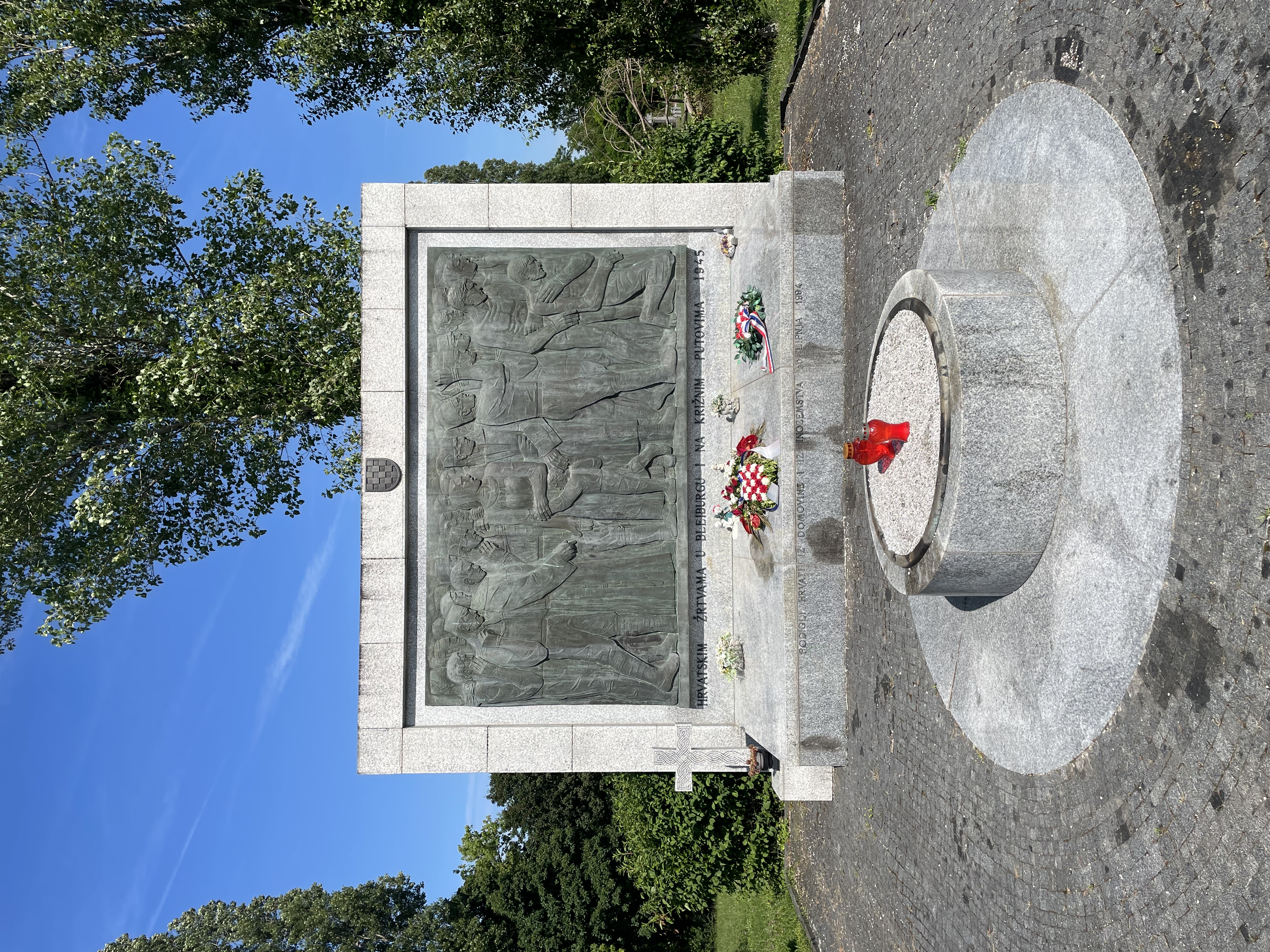Bronzerelief am Bleiburg-Denkmal