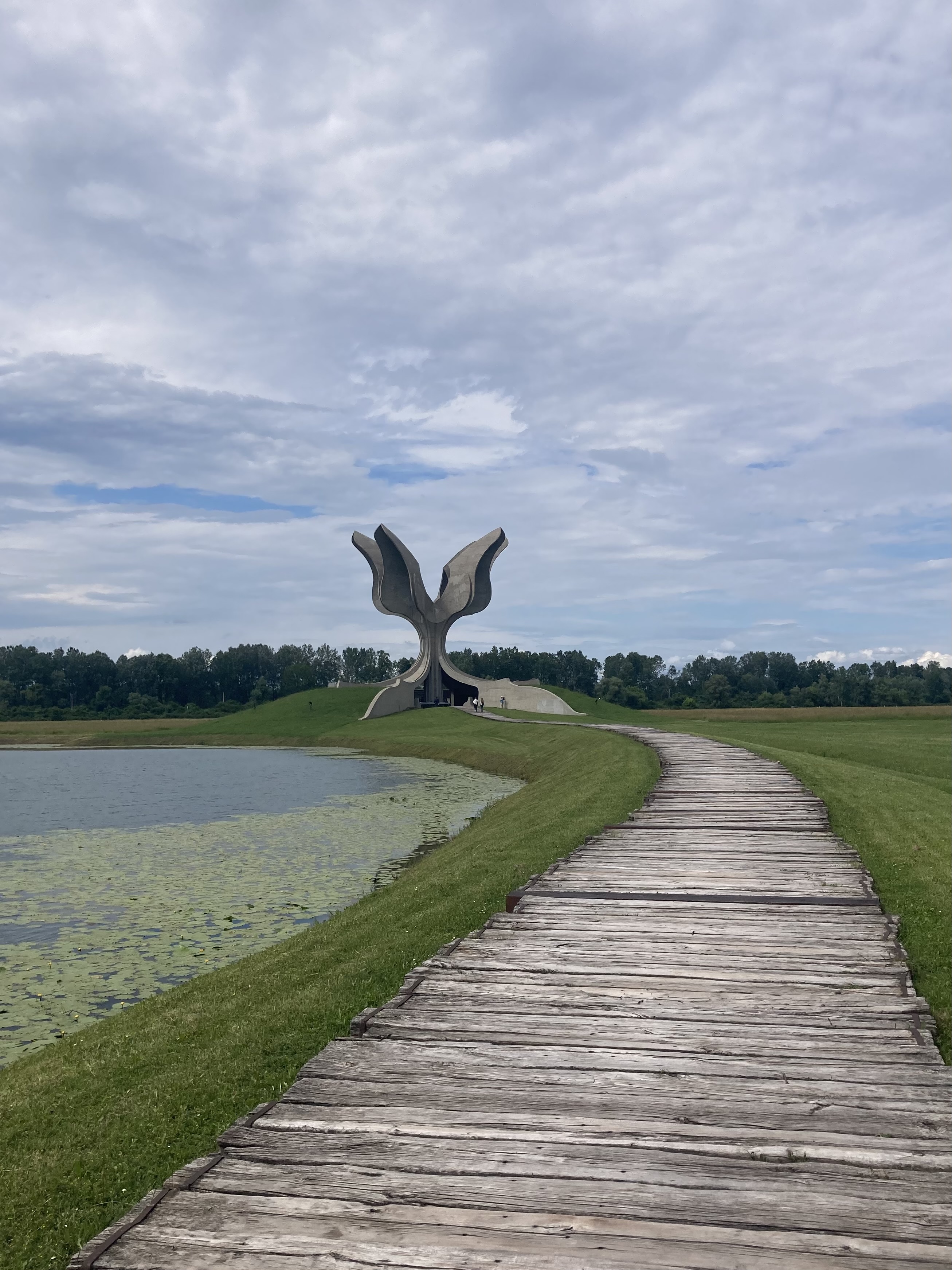 Die Steinerne Blume, Gedenkstätte Jasenovac