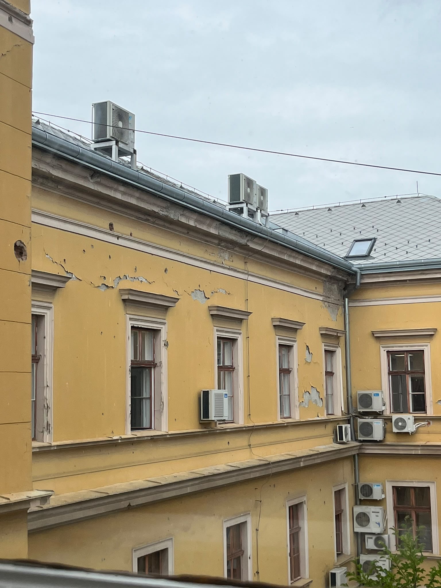 Fassade mit Kriegsschäden, Osijek